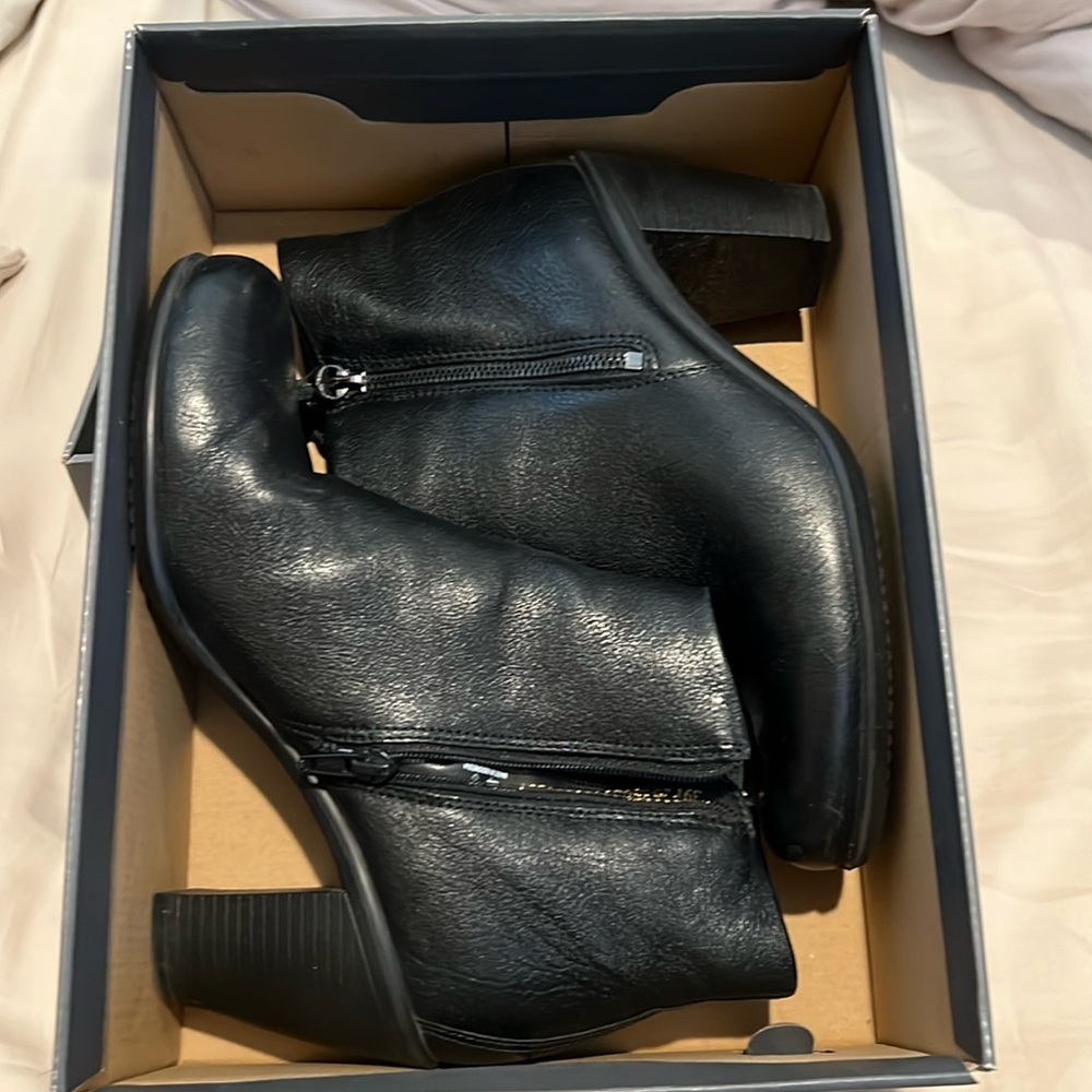 ECCO Touch 75B low-cut zip black boot 8-8.5 size 39